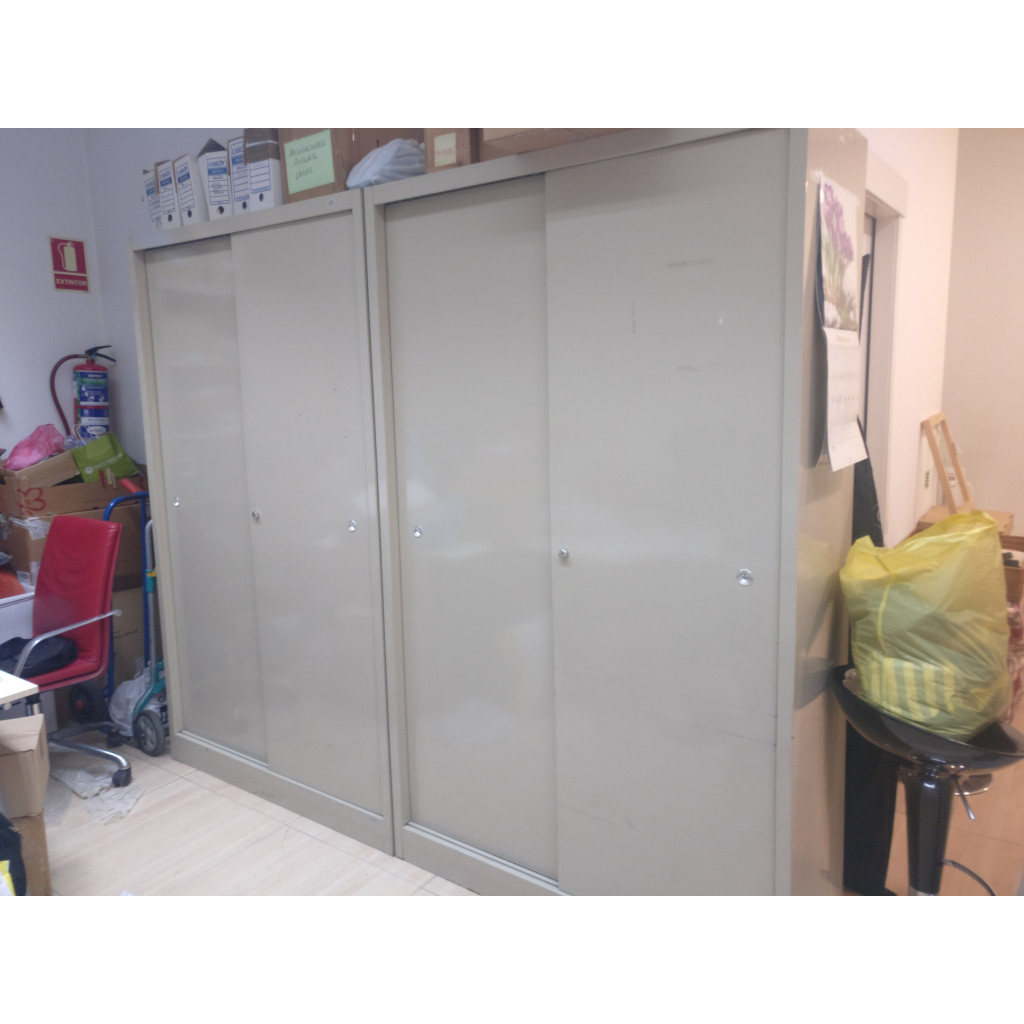 Donación de excedentes de material - Armarios de metal